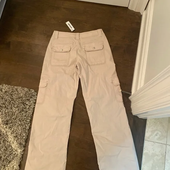 Low Rise Cargo Pants - Picture 2 of 3